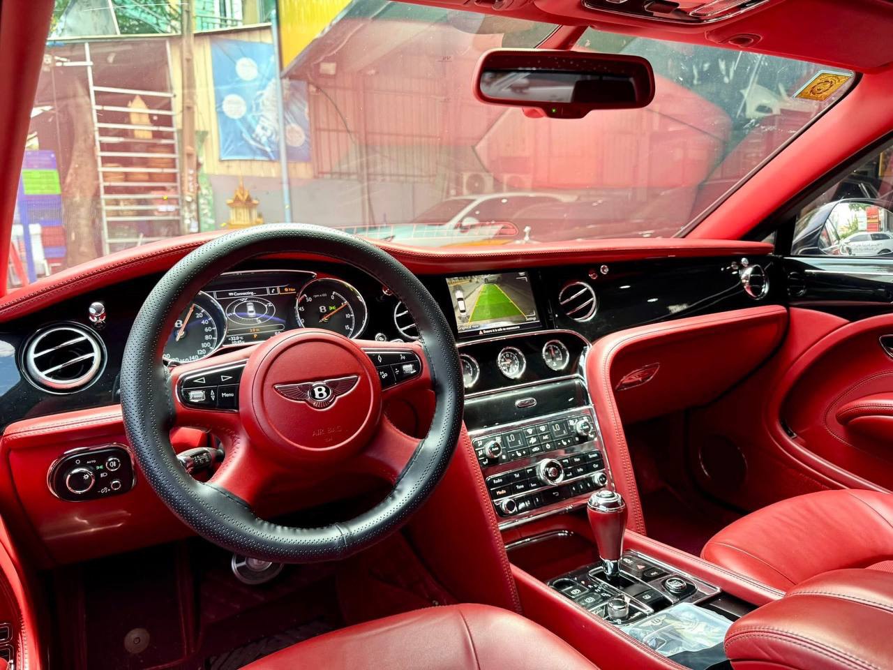 Bentley Flying Spur: view 12