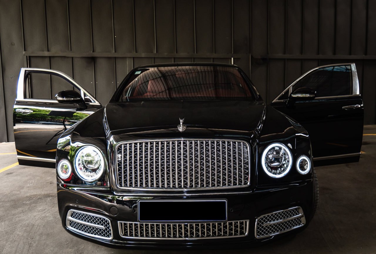 Bentley Flying Spur: view 13